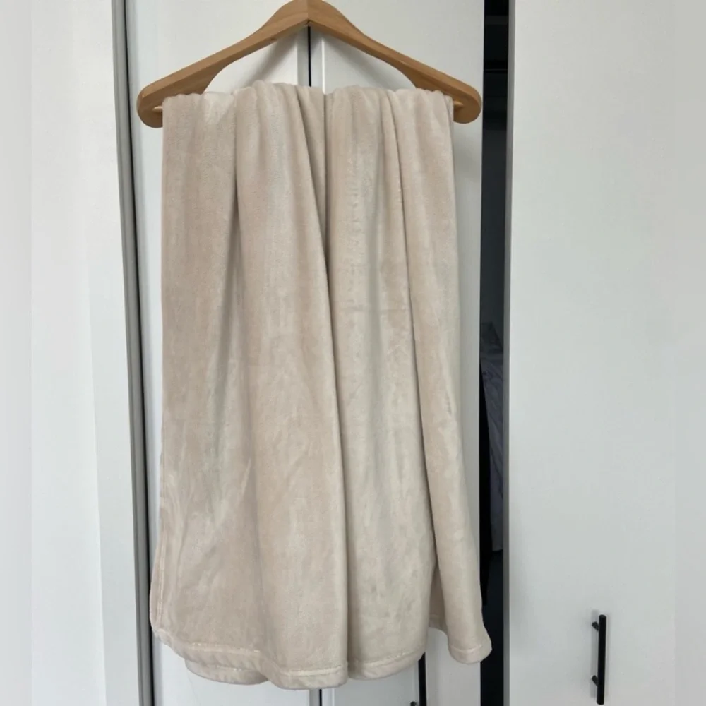 🍁Athleta Fleece Blanket “Double Cozy Karma” 54x70